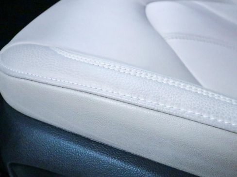 Used 2021 Toyota Avalon XLE w/ Moonroof Package image 15