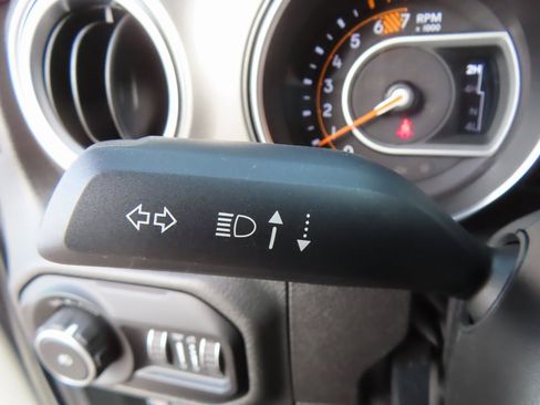 Used 2021 Jeep Wrangler Unlimited Sahara image 20