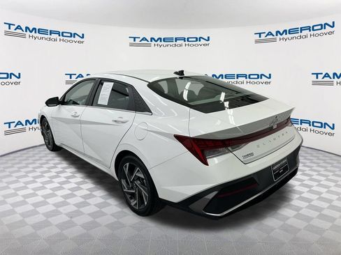 Used 2025 Hyundai Elantra SEL FWD image 3