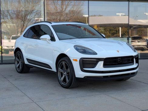 Certified 2025 Porsche Macan AWD/4WD image 7