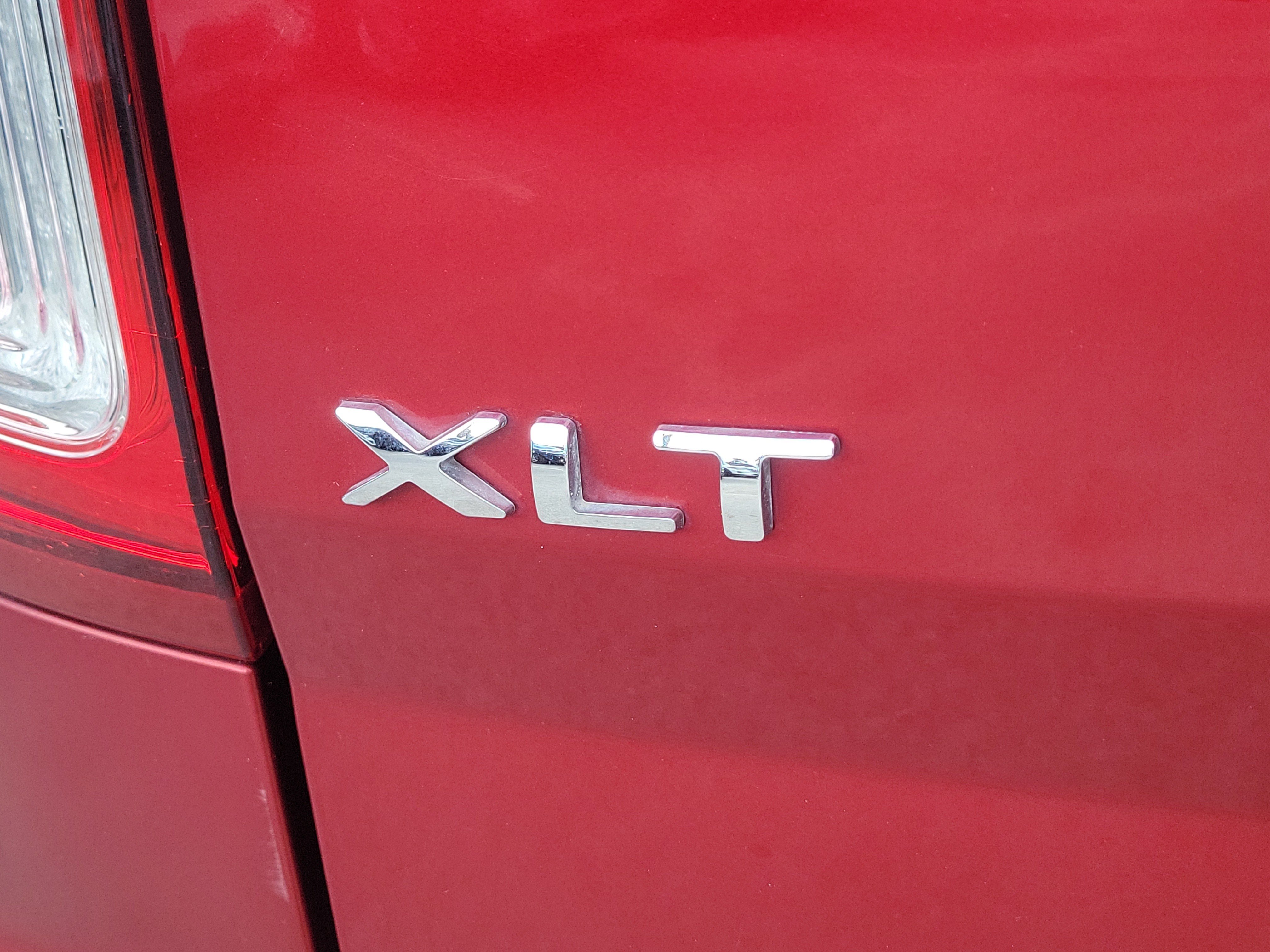 Used 2014 Ford Explorer XLT w/ Equipment Group 202A FWD image 11