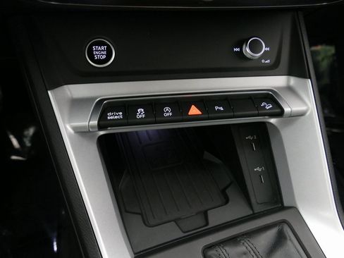 Used 2024 Audi Q3 2.0T Premium image 21