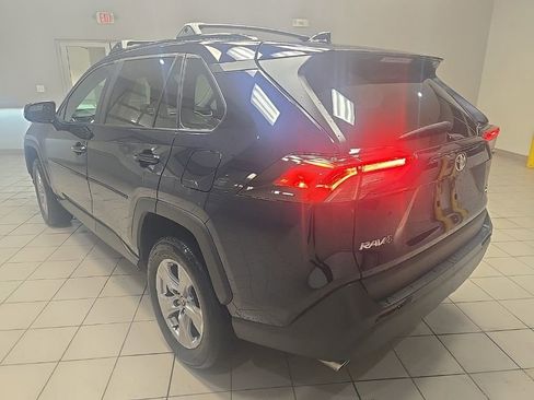 Used 2022 Toyota RAV4 XLE image 2
