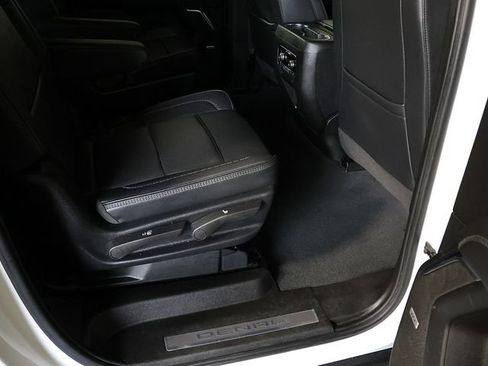 Used 2025 GMC Yukon XL Denali AWD/4WD image 36