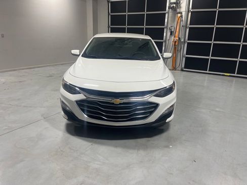 Used 2024 Chevrolet Malibu LT image 2