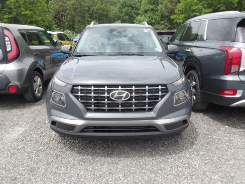 Certified 2024 Hyundai Venue SEL FWD image 1