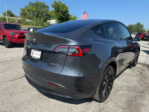 Used 2023 Tesla Model Y Long Range AWD/4WD image 3