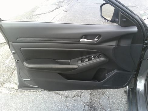 Used 2024 Nissan Altima 2.5 SV FWD image 15