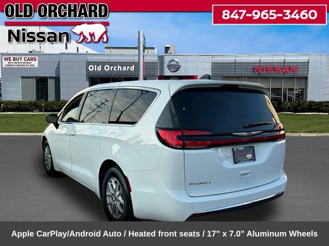 Used 2024 Chrysler Pacifica Touring FWD image 8