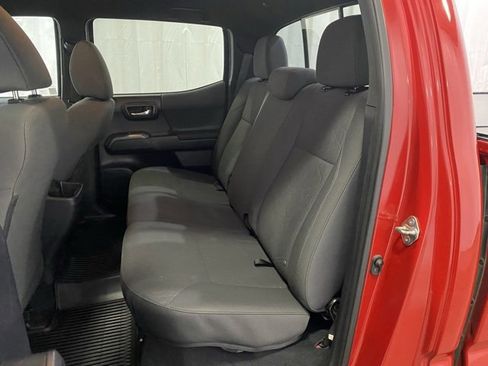 Certified 2018 Toyota Tacoma TRD Off-Road image 10