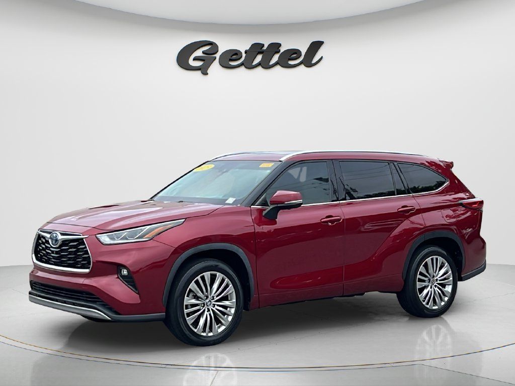 Used 2023 Toyota Highlander Platinum FWD image 1