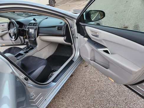 Used 2015 Toyota Camry LE image 18