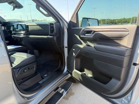Used 2023 Chevrolet Silverado 1500 LTZ AWD/4WD image 23