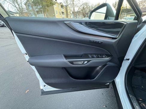 Used 2025 Lexus NX 350h AWD w/ Premium Package image 17