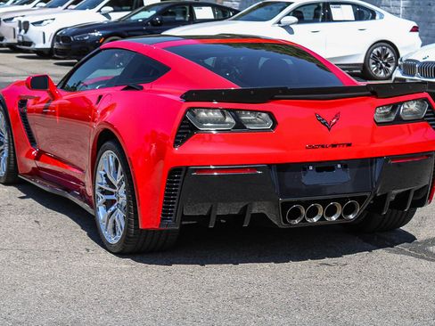 Used 2015 Chevrolet Corvette Z06 w/ 3LZ Preferred Equipment Group RWD image 4