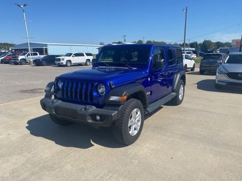 Used 2020 Jeep Wrangler Unlimited Sport S image 2