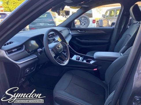 New 2025 Jeep Grand Cherokee Laredo X image 9