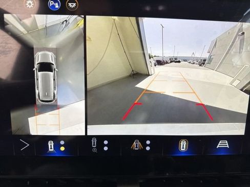 Used 2025 Chevrolet Equinox LT w/ Safety and Technology Package FWD image 24