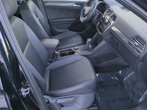 Used 2022 Volkswagen Tiguan SE R-Line image 21