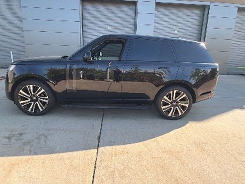 Used 2025 Land Rover Range Rover Autobiography AWD/4WD image 5