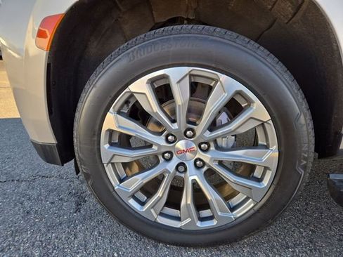 Used 2021 GMC Yukon XL Denali w/ Denali Premium Package image 6