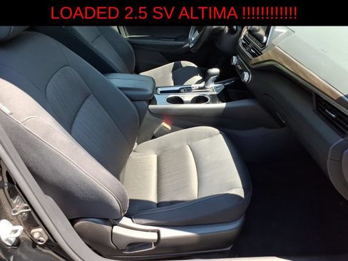 Used 2024 Nissan Altima 2.5 SV FWD image 9
