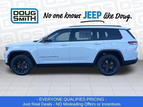 New 2025 Jeep Grand Cherokee L Laredo image 3