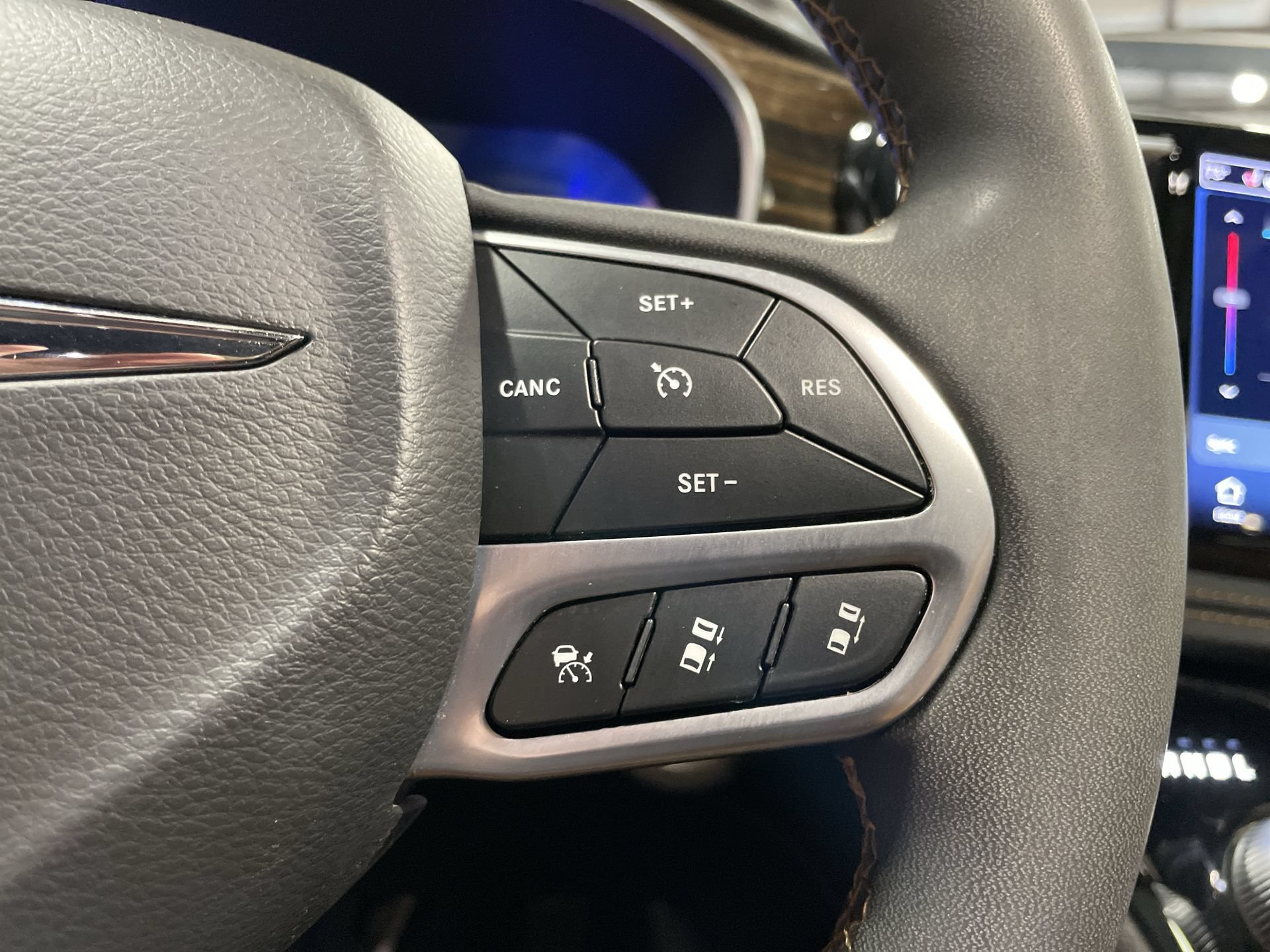 Used 2022 Chrysler Pacifica Pinnacle FWD image 34