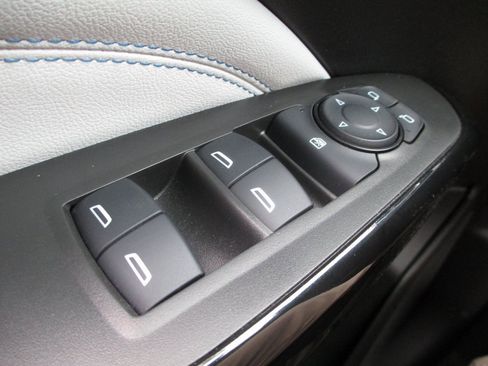 Used 2025 Chevrolet Trax LT image 20