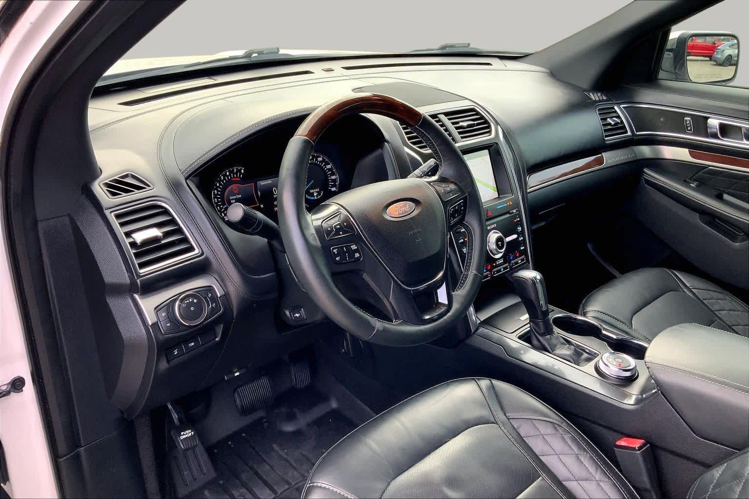 Used 2019 Ford Explorer Platinum AWD/4WD image 17