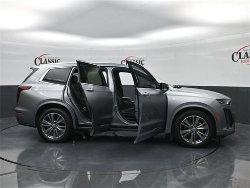 Used 2025 Cadillac XT6 Premium Luxury image 33