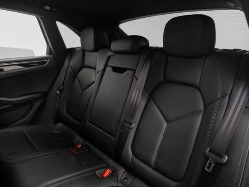 Used 2025 Porsche Macan image 38