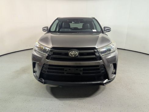 Used 2017 Toyota Highlander SE image 2