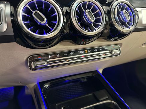 Used 2021 Mercedes-Benz GLB 250 w/ Premium Package image 35