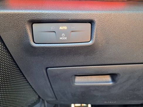 Used 2025 Volkswagen Tiguan SE R-Line FWD image 15