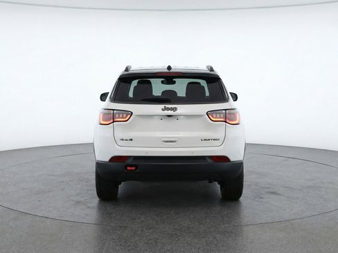 Used 2025 Jeep Compass Trailhawk image 6