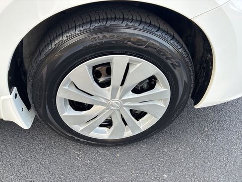 Used 2024 Nissan Versa S w/ Trunk Package image 20