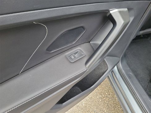 Certified 2023 Volkswagen Tiguan SE image 12