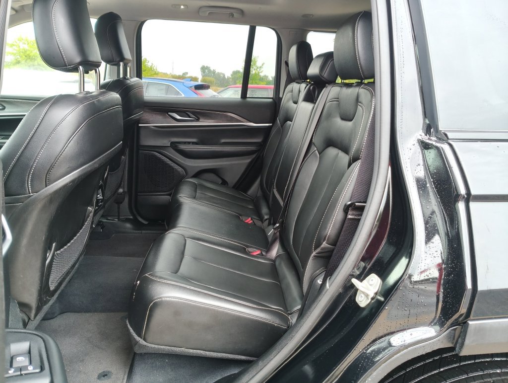 Used 2023 Jeep Grand Cherokee Limited AWD/4WD image 10