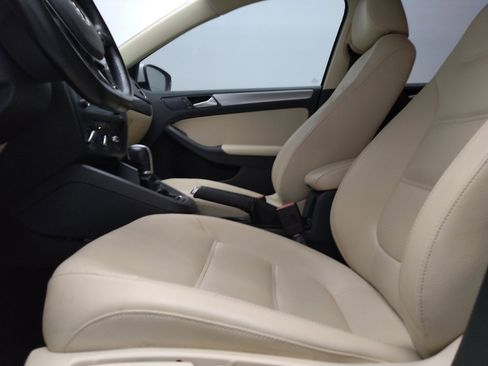Used 2017 Volkswagen Jetta SE FWD image 17