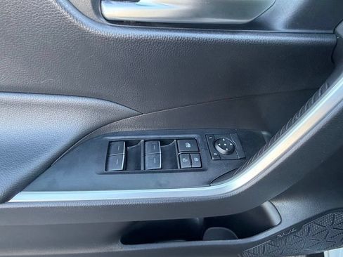 Used 2025 Toyota RAV4 XLE AWD/4WD image 21