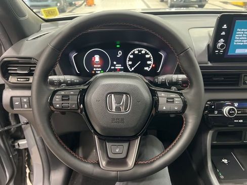 Used 2025 Honda Pilot TrailSport image 6