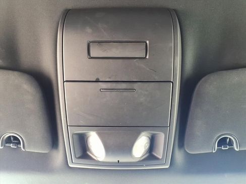 Used 2018 Dodge Grand Caravan SE image 24