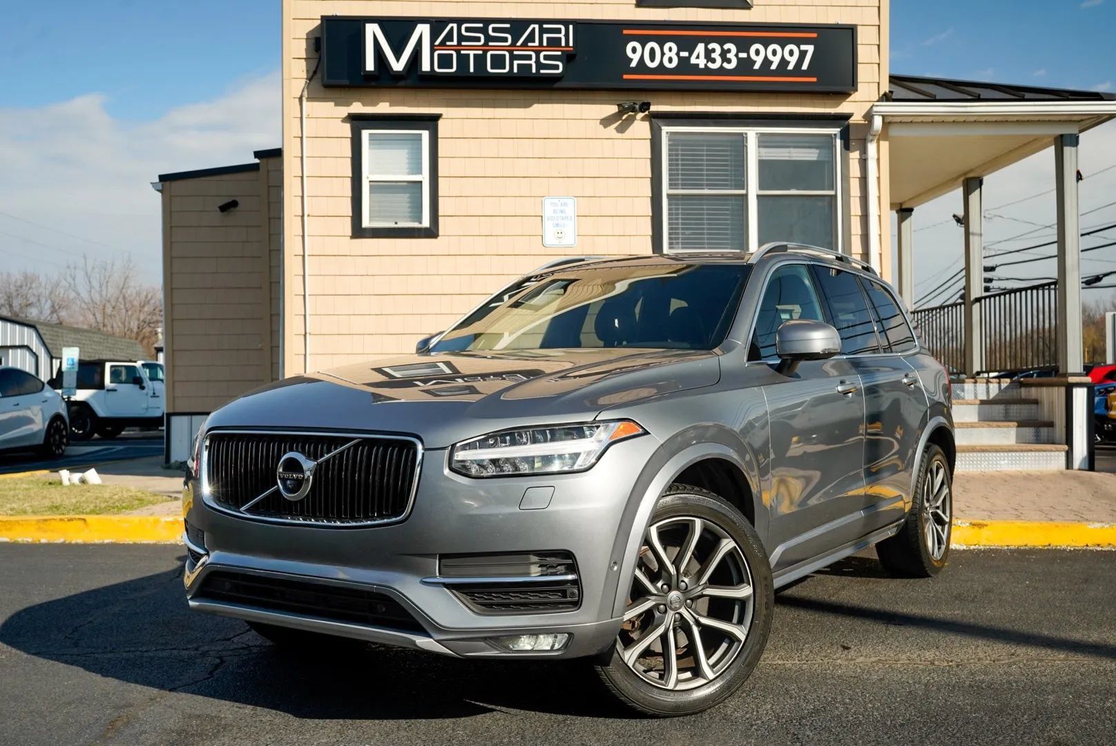 Used 2016 Volvo XC90 T6 Momentum w/ Momentum Plus Package AWD/4WD image 1