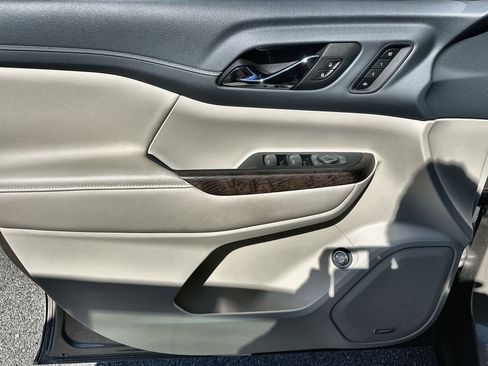 Certified 2023 GMC Acadia Denali w/ Denali Technology Package image 22