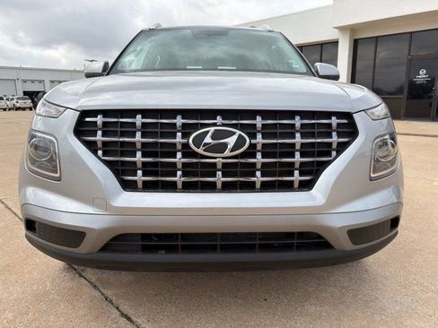 Used 2024 Hyundai Venue SEL image 4