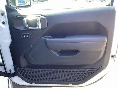 New 2025 Jeep Wrangler Rubicon w/ Xtreme 35 Tire Package image 32