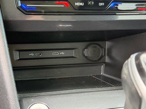 Used 2023 Volkswagen Tiguan SE w/ Panoramic Sunroof Package image 28