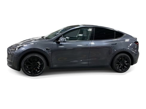Certified 2023 Tesla Model Y Long Range AWD/4WD image 3
