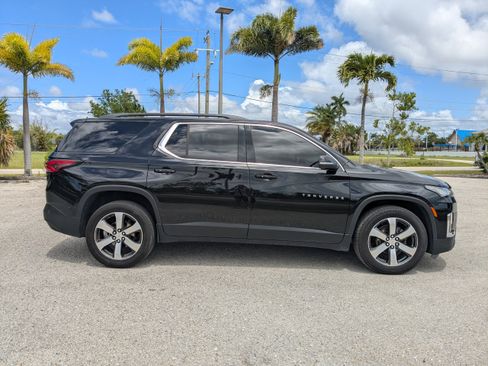 Used 2023 Chevrolet Traverse LT w/ LT Premium Package AWD/4WD image 3